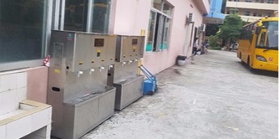 說到校園直飲水飲用水設備，你停留在老式開水器或是學校食堂的鍋爐燒水器，或是桶裝飲水機跟桶裝水，那你就落后很多了，今兒的直飲水行業變化很快，特別是校園飲水機更新換代更快，從凈水行業可以看到科技是不斷地發展進步的。