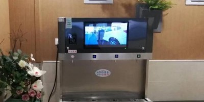 學校引入掃碼廣告屏直飲水機，創新飲水體驗