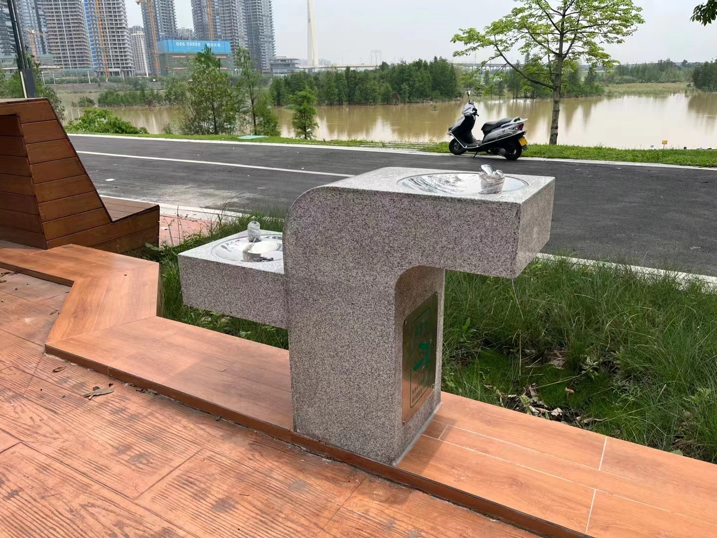 惠州西湖公園增設戶外直飲水機，提升游客飲水體驗與環保意識